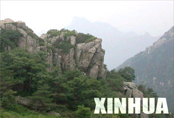 The photo taken on Sept. 17 shows the Stone Forest, which possesses typical geological structure of breaks, folds and gravitational gliding tectonics, at Mount Tai (Taishan Mountain) of east China's Shandong Province. Mount Tai was selected as International Geoparks, at the second UNESCO (the United Nations Educational, Scientific and Cultural Organization) International Conference on Geoparks held in Belfast, capital of Northern Ireland on Monday. Mount Tai Geopark embraces the oldest stratum in north China, covering an area of about 158.6 square kilometers. Before being listed as International Geopark, Mount Tai was listed by UNESCO in 1987 as a world natural and cultural heritage for its magnificent scenery and splendid culture.