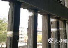 济南“楼脆脆”胶带绑裂缝 已整修更换玻璃窗