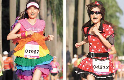 近1万名女性跑者昨日一早，抢在七夕之前勇敢参加美津浓女性路跑活动，让台北街头变成靓丽身影的“海洋”。