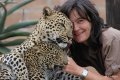 2018年4月19日�（具�w拍�z�r�g不�），南非柯克伍德，50�q的芭�特（  Babette De Jonge）是一��自然�Y源保�o�者，2010年她��立了一��保�o�^（ Wild Cats World）�肀Ｗo�l危的大型�科�游�。