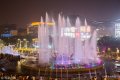 2018年5月16日晚8点，位于济南泉城广场的大型音乐喷泉开始演出，随着音乐的旋律舞动着水柱。