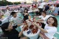 2018年6月13日，江苏淮安盱眙万人龙虾宴主会场在都梁公园龙虾广场火爆开席，设在全城多个餐饮宾馆的分会场同时启动，来自各地的近五万名食客上演了同吃龙虾的壮观场景。