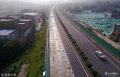 6月30日，济南绕城高速公路光伏公路试验段，由于路面的光伏电池破损，被施工单位封闭维修。