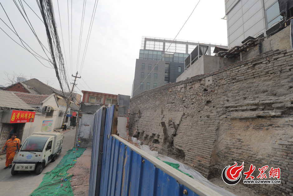 济南600岁古城墙 重见天日 闹市竟藏着 古董群